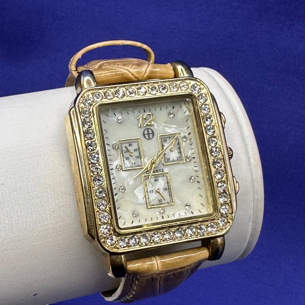 HH Women’s Analog Quartz Watch Crystal Accents. Fresh Battery - Picture 6 of 12